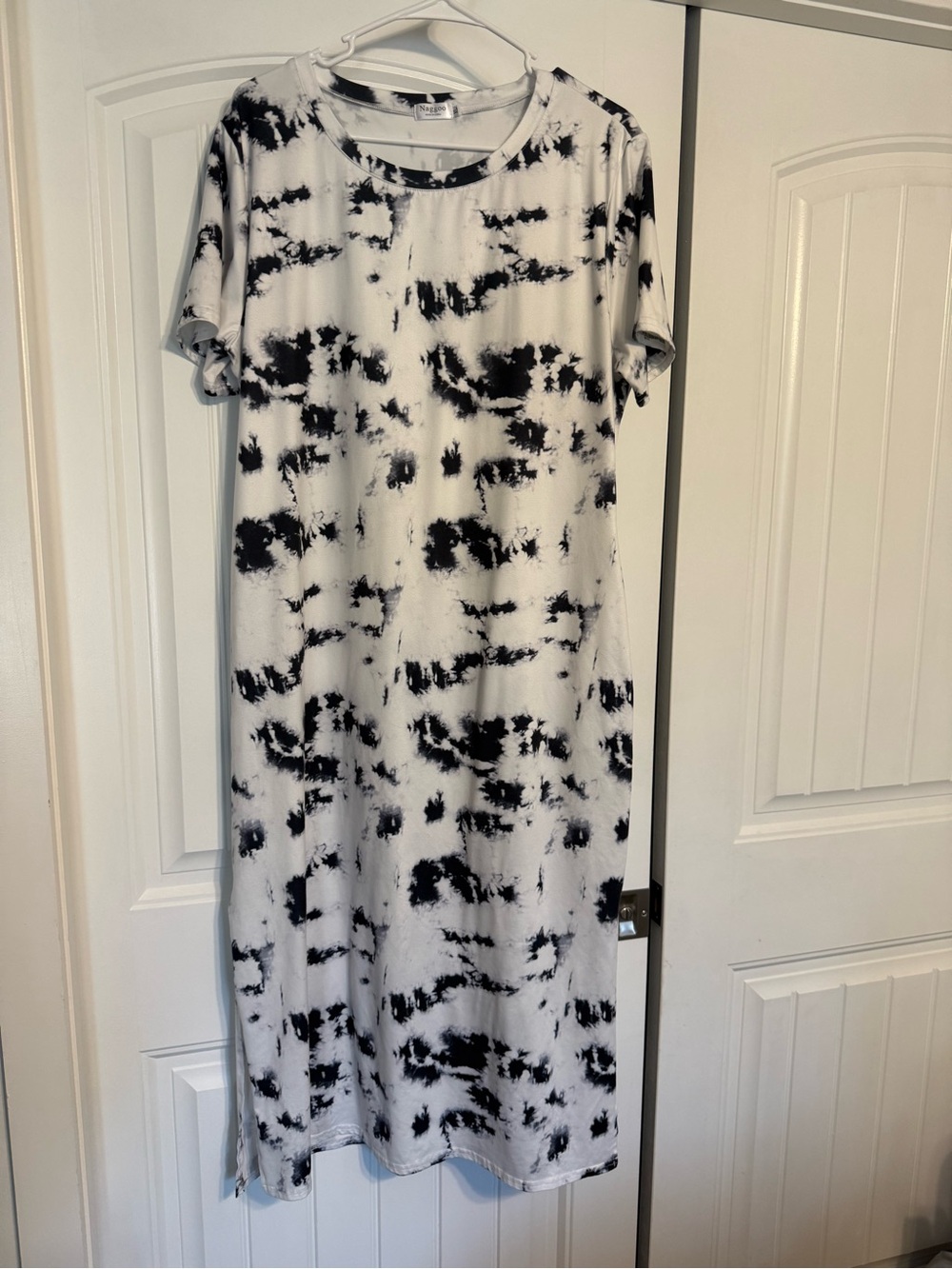 Black & White Tie-Dye Knit T-Shirt Dress